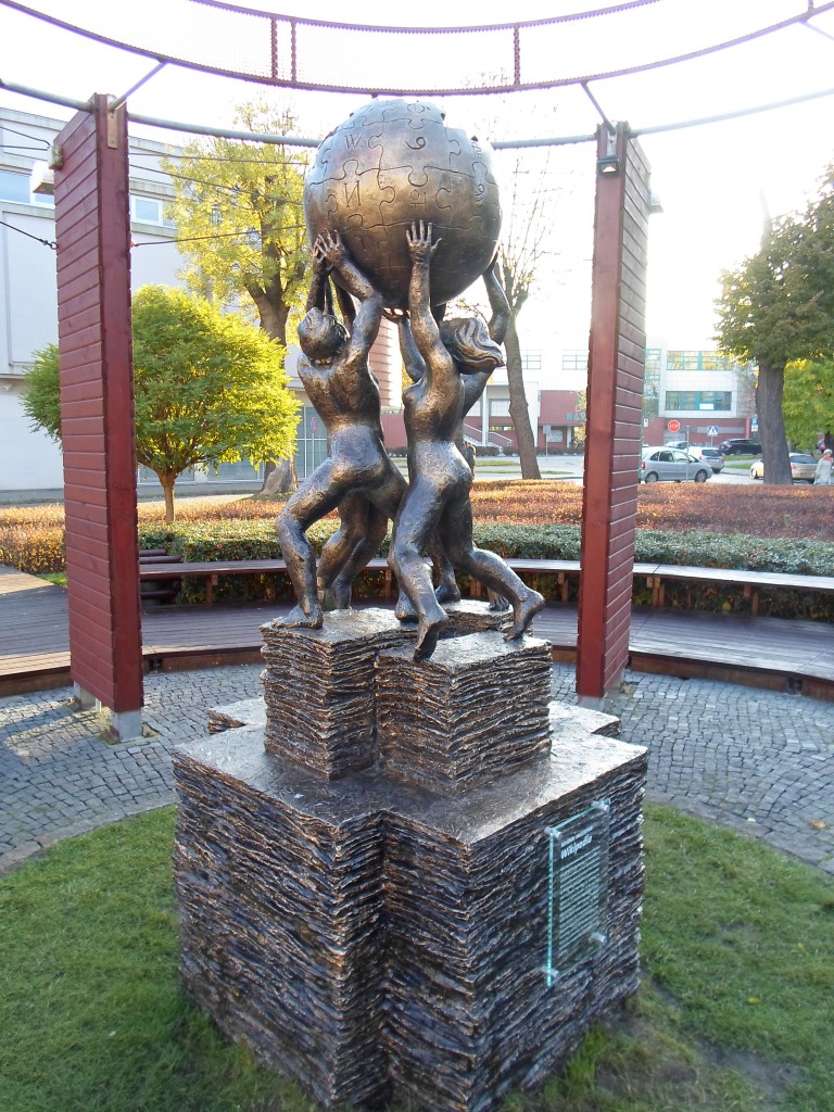 wikipedia-statue
